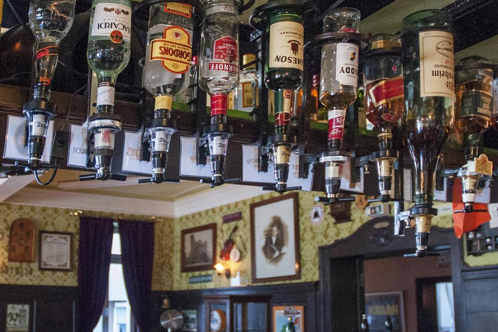 Hajo'S Germania Lodge & Irish Pub Rüdesheim am Rhein Extérieur photo