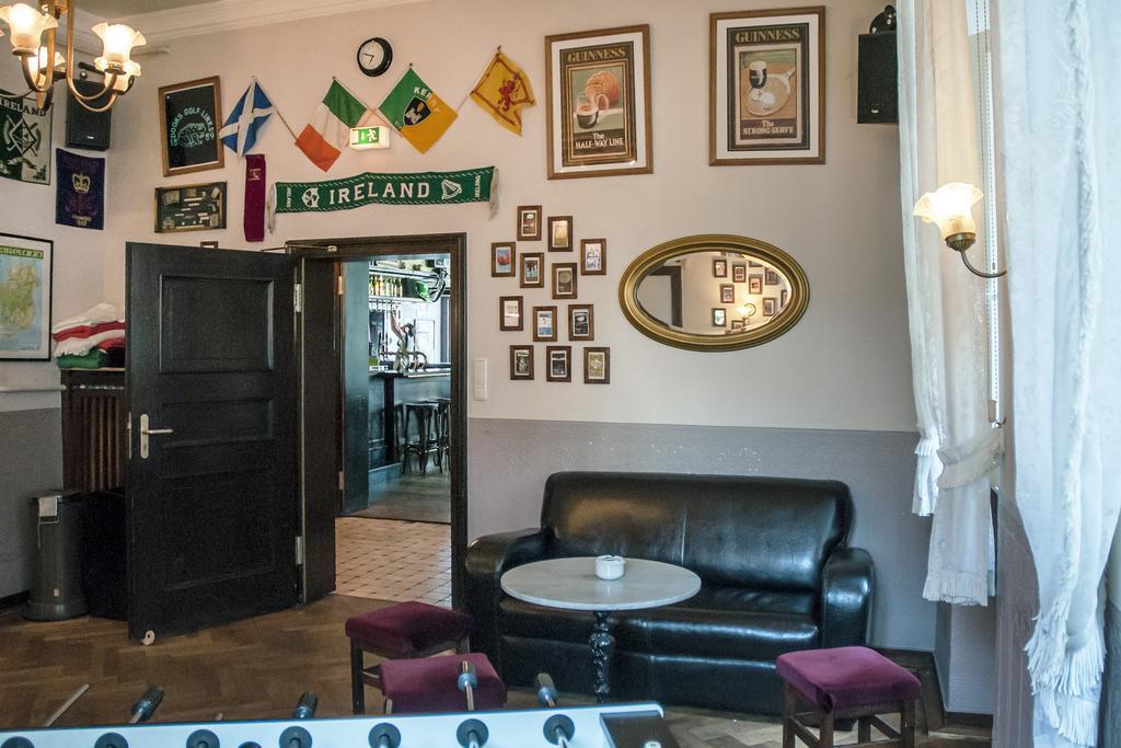 Hajo'S Germania Lodge & Irish Pub Rüdesheim am Rhein Extérieur photo
